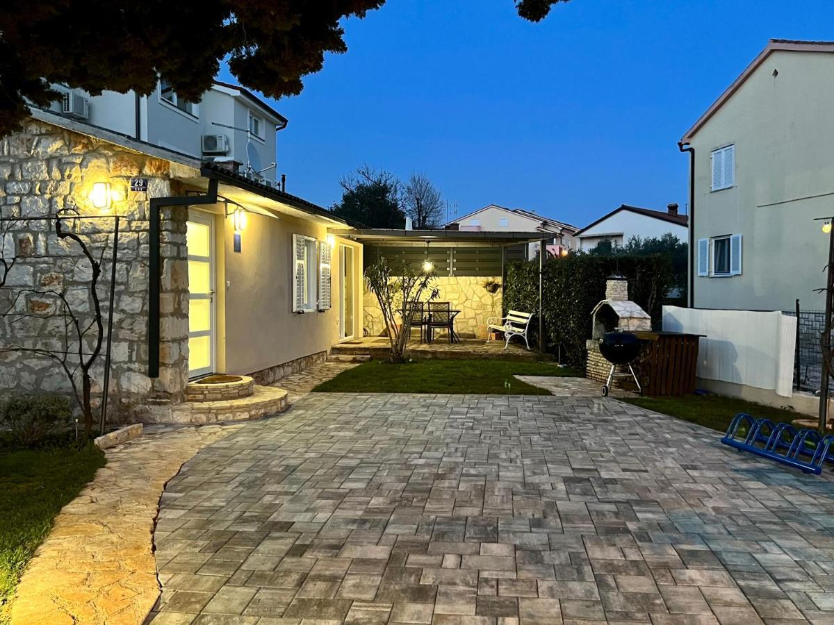 Holiday House "Laurus Garden" With Private Parking Medulin Extérieur photo