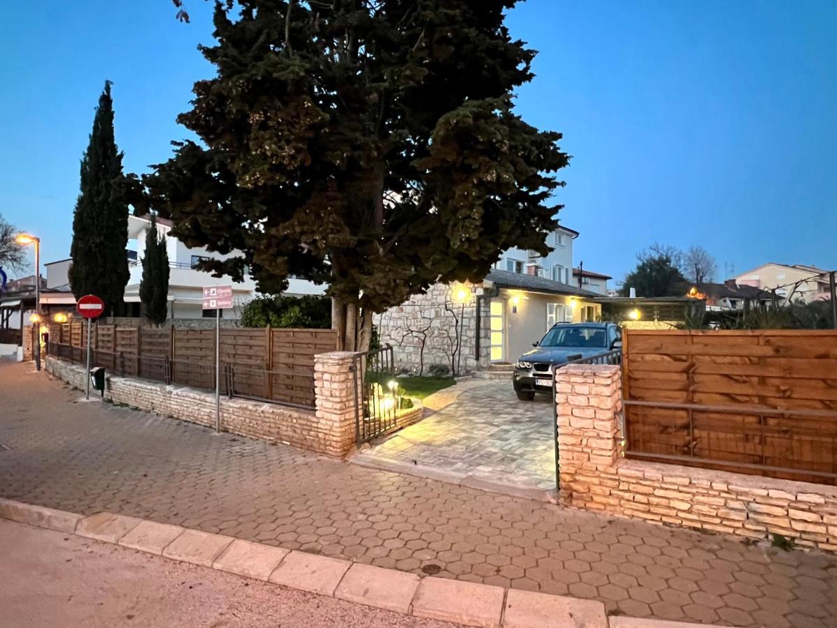 Holiday House "Laurus Garden" With Private Parking Medulin Extérieur photo