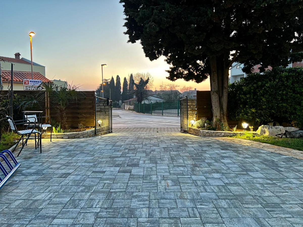 Holiday House "Laurus Garden" With Private Parking Medulin Extérieur photo