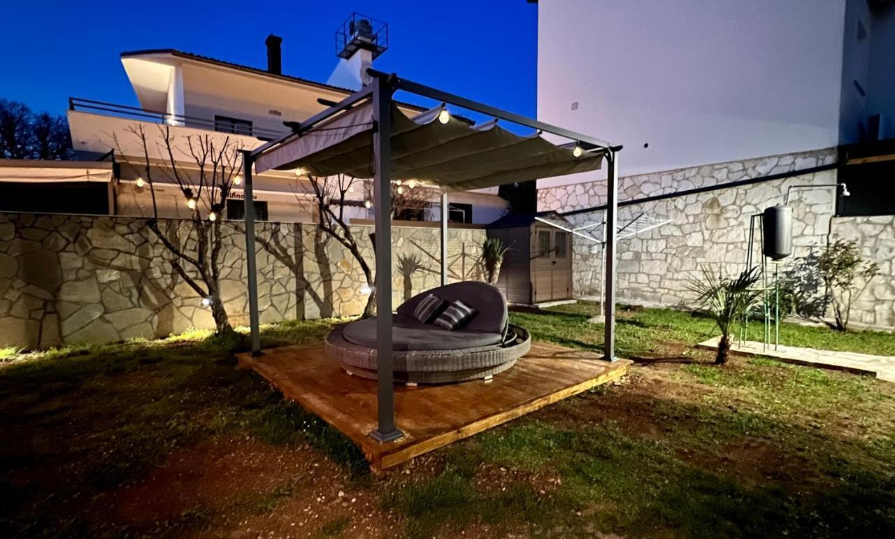 Holiday House "Laurus Garden" With Private Parking Medulin Extérieur photo