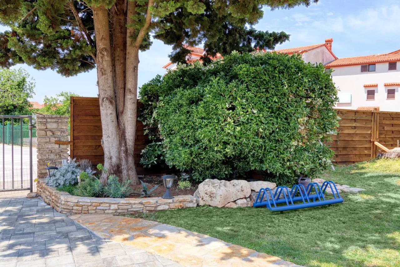 Holiday House "Laurus Garden" With Private Parking Medulin Extérieur photo
