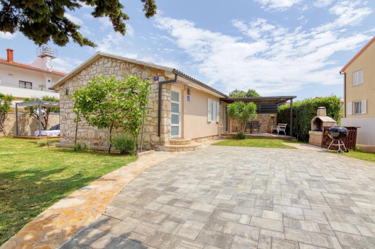 Holiday House "Laurus Garden" With Private Parking Medulin Extérieur photo