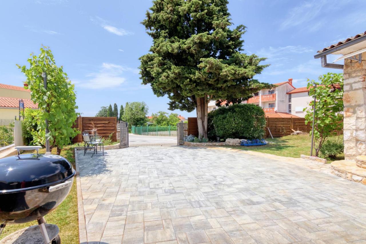 Holiday House "Laurus Garden" With Private Parking Medulin Extérieur photo